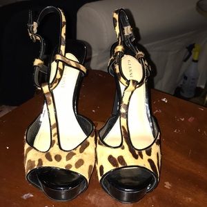 Gianna Bini calf hair leopard print heels!…